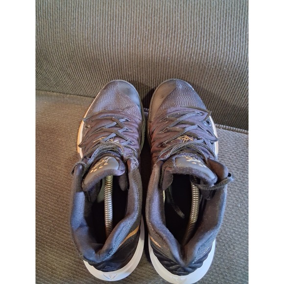 Size 11.5 - Nike Kyrie 5‎ Black Metallic Gold main image 6